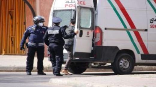 مراكش : ايقاف شخص عرض حياة شرطيين ومستعملي الطريق للخطر بواسطة سيارة تستعمل لنقل الركاب بدون رخصة .