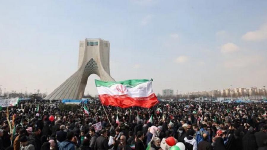 ايران : هل هي بداية نهاية حكم أصحاب الطاقية