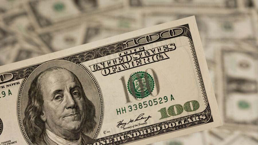 السوريون يتعاملون بأوراق مالية بصورة الديكتاتور الأسد.. أو بالليرة التركية أو الدولار