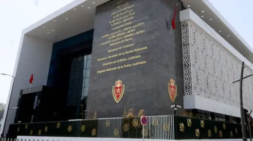 الدارالبيضاء : السيد حكيم خلفي أب الشاب عمر الذي رمى بنفسه بأحد طوابق الفرقة الوطنية للشرطة القضائية يفند ادعاءات تجار معاناة المواطنين