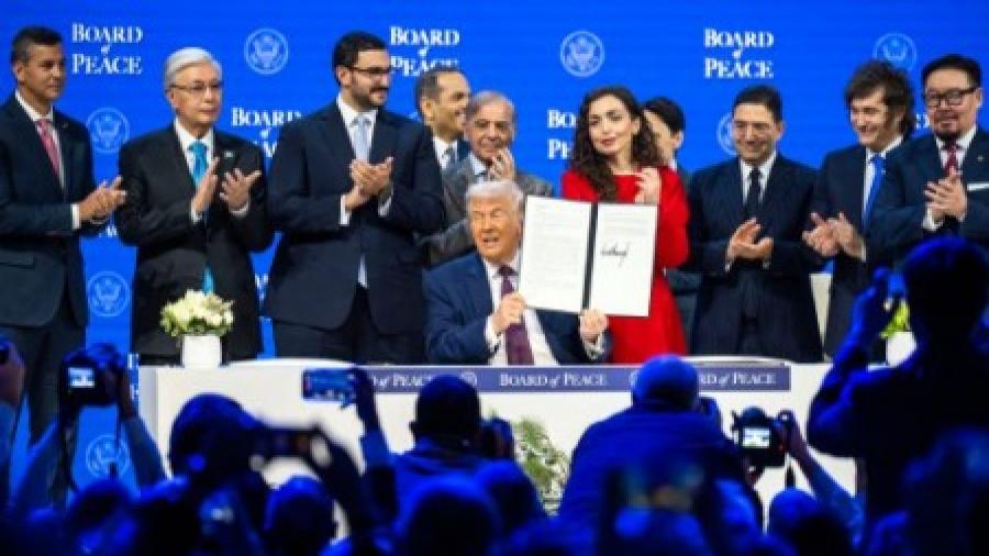 بتعليمات من صاحب الجلالة الملك محمد السادس، رئيس لجنة القدس، السيد ناصر بوريطة يوقع بدافوس على الميثاق المؤسس لمجلس السلام