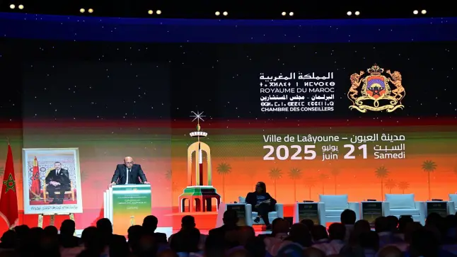 افتتاح أشغال ندوة بالعيون حول موضوع “من شرعية التاريخ إلى رهانات المستقبل”
