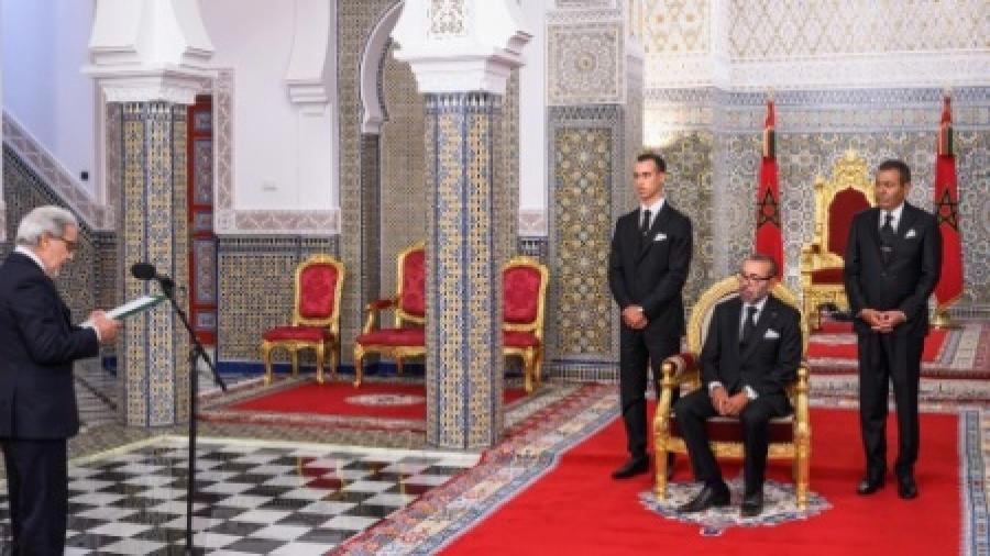 جلالة الملك يستقبل والي بنك المغرب