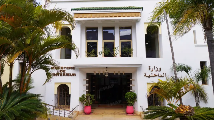 وزارة الداخلية عملت على إيفاد لجنة تفتيش مركزية إلى مدينة طنجة للتحري والوقوف على حقيقة الخروقات التي شابت العملية الانتخابية بمكتبين للتصويت (بلاغ)