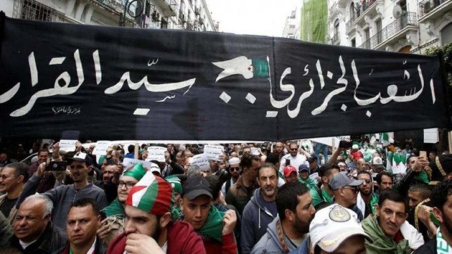 هل يطالب الجزائريون باستفثاء حول مشروع قانون المناجم ؟
